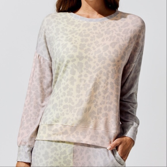 Sundry Pink Leopard Cozy Soft Crewneck Sweater Size Small - Picture 4 of 16